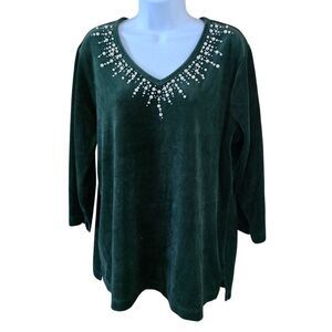 Quacker Factory Green Velvet Top With Pearl Accents bling holiday grannycore